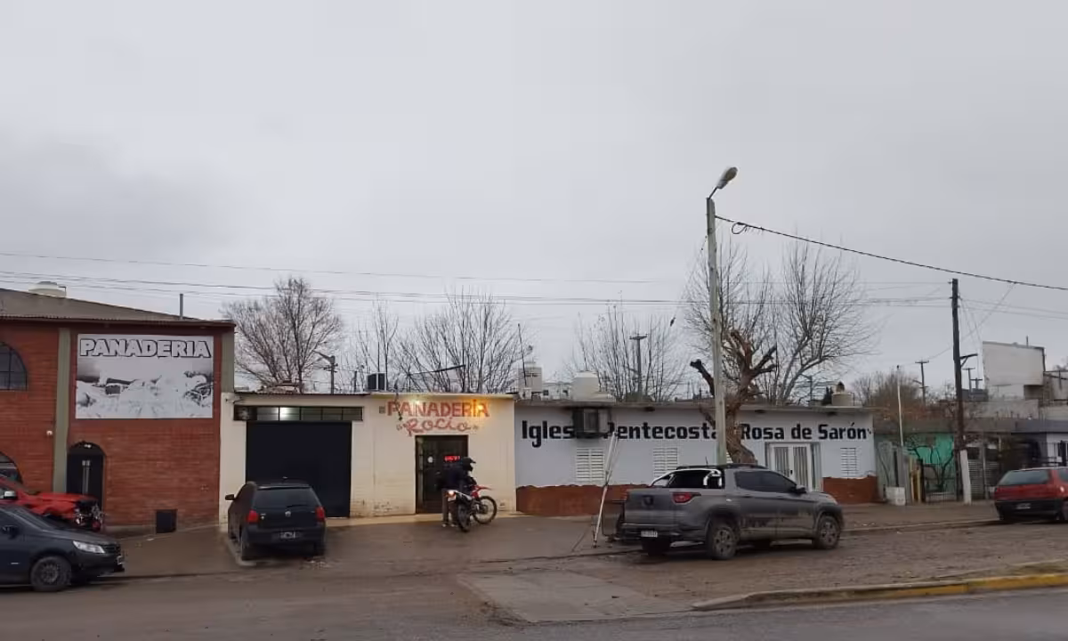 Balearon a un policía retirado mientras caminaba por Trelew