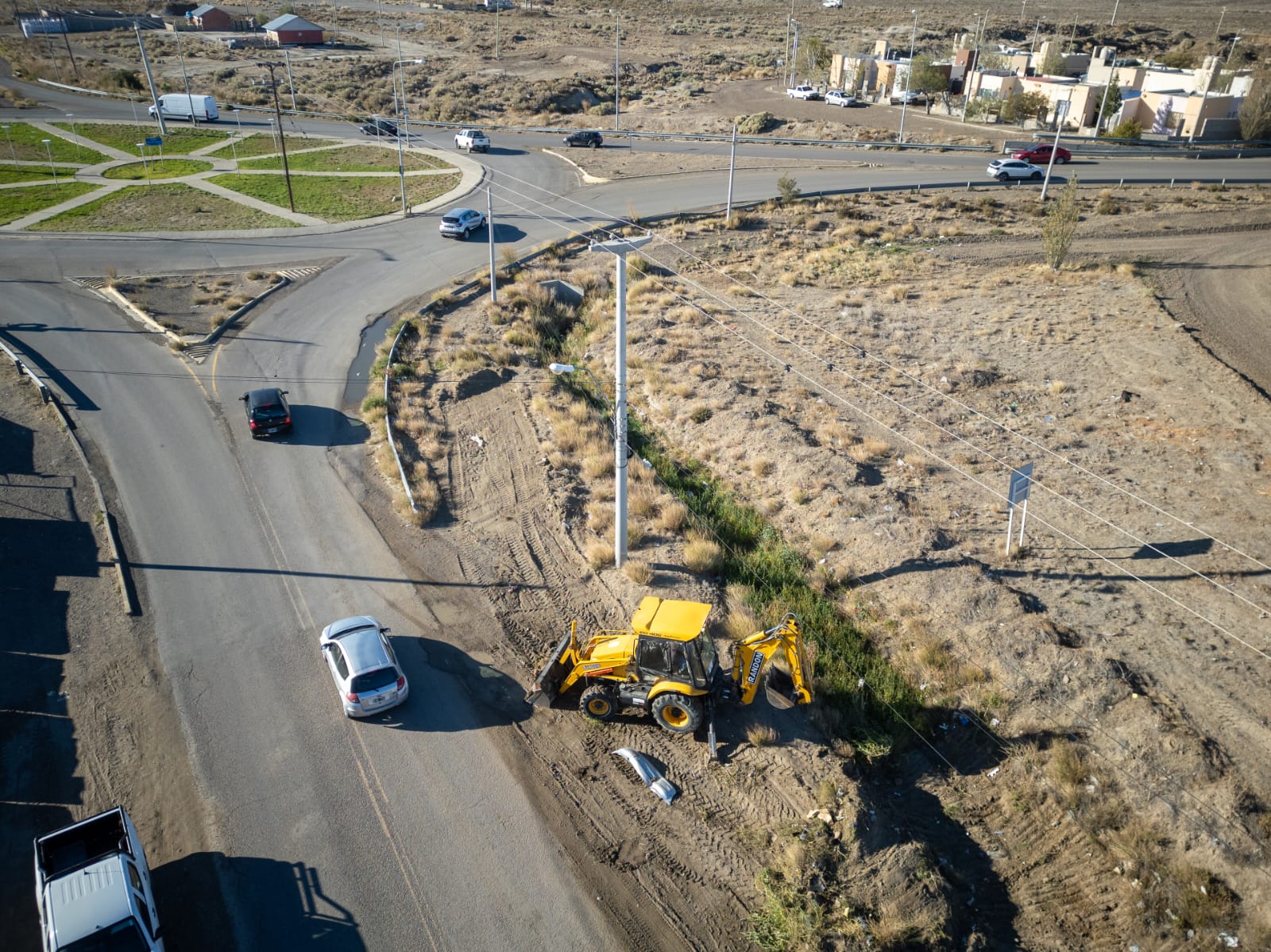 Comodoro avanza con mantenimiento vial y pluvial en barrios de zona norte y sur