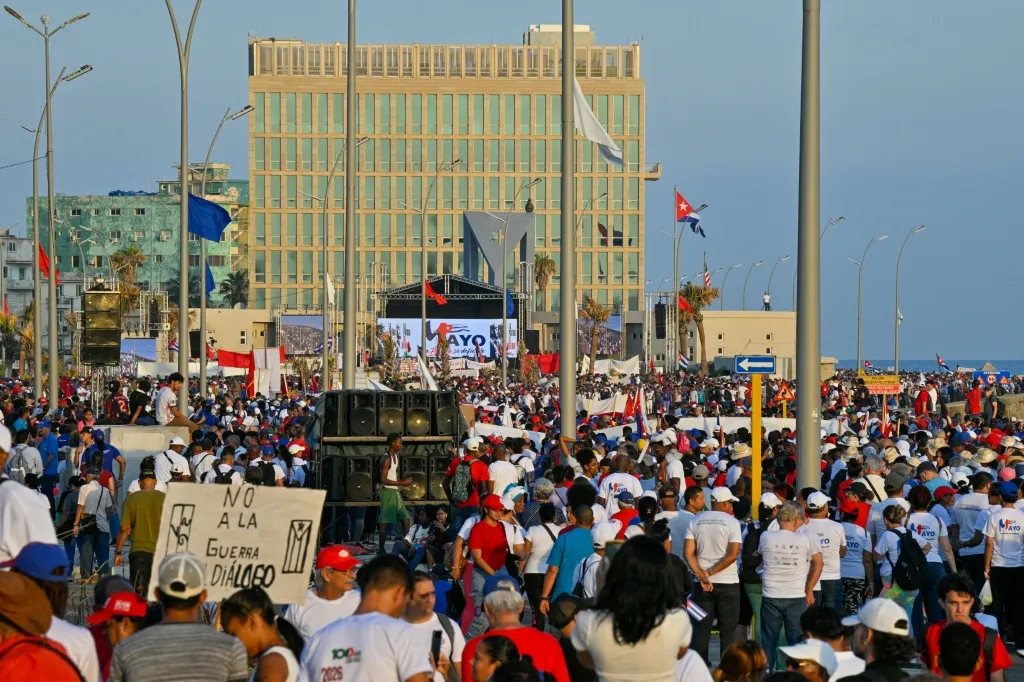 Cuba desafía nuevas sanciones de Trump con una marcha masiva en La Habana