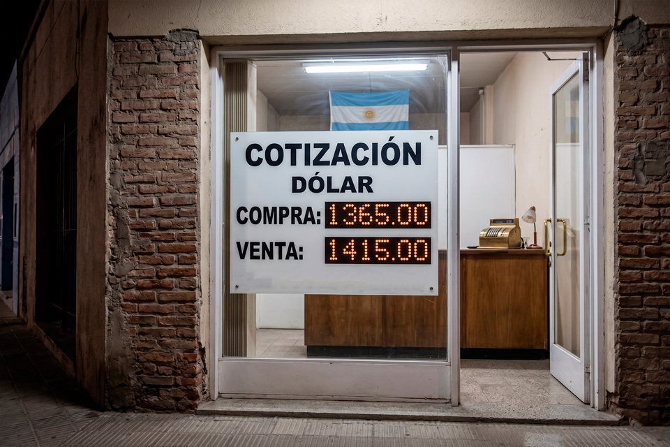 Mercados: el dólar se calmó, pero las acciones argentinas quedaron bajo presión