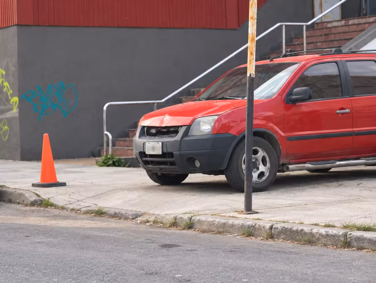 Comodoro: Un vehículo dado de baja, lo usan para traslado de detenidos